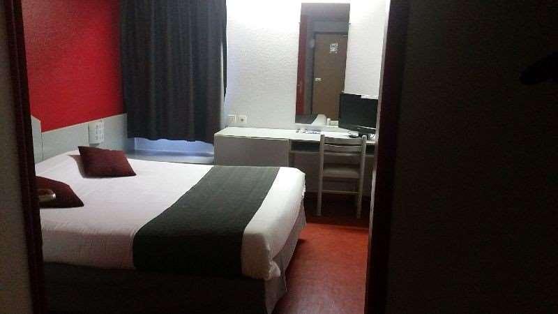 Brit Hotel Sarreguemines Quarto foto